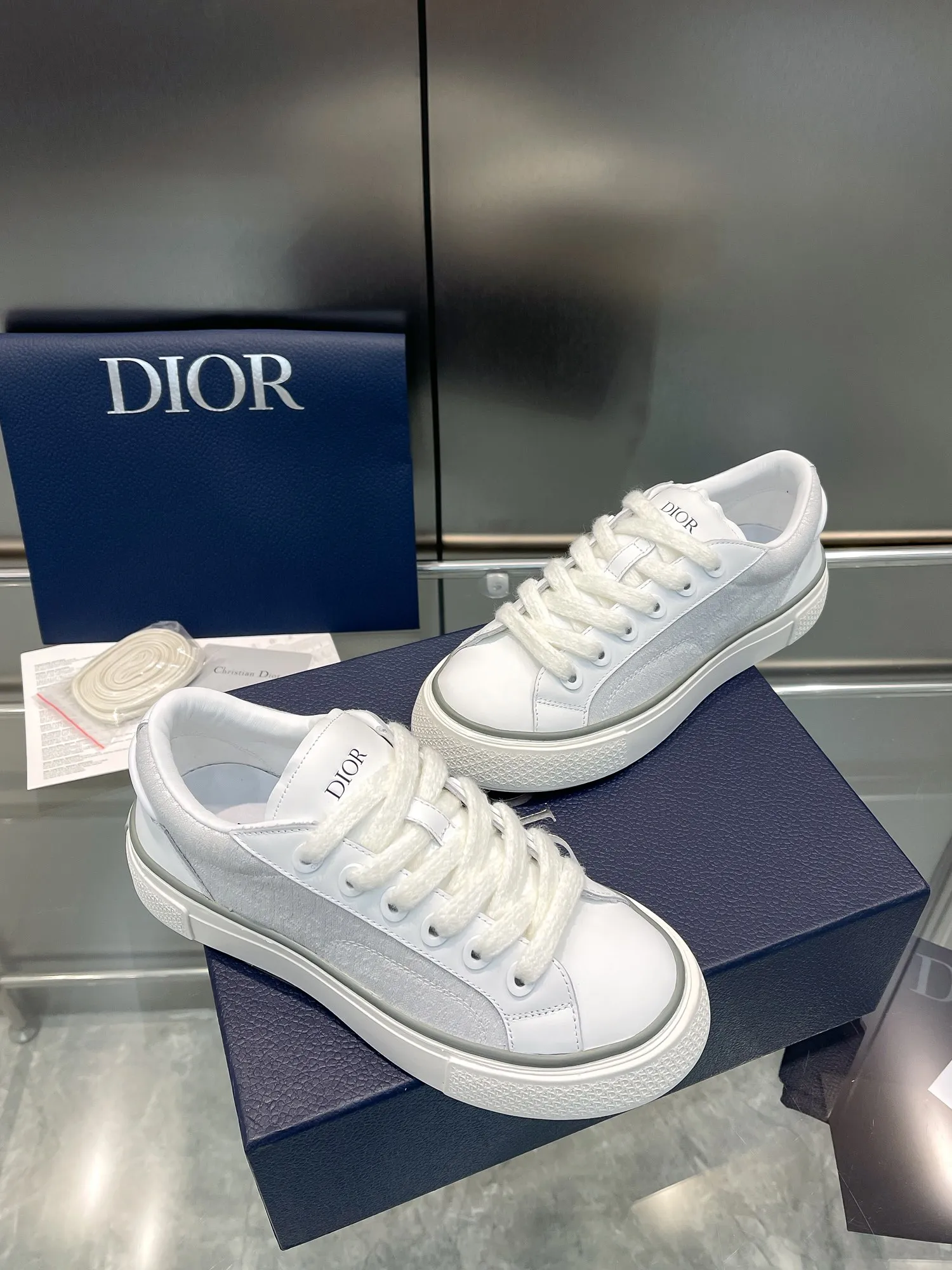 👟👟Ex-factory price 600👟👟 Dior 2023 autumn and winter haute couture series new CD jelly color couple flat casual shoes Dior Size: Female size 35-42 (41.42 customized, non-refundable) / Male size 38-46 (38.46 customized, non-refundable)